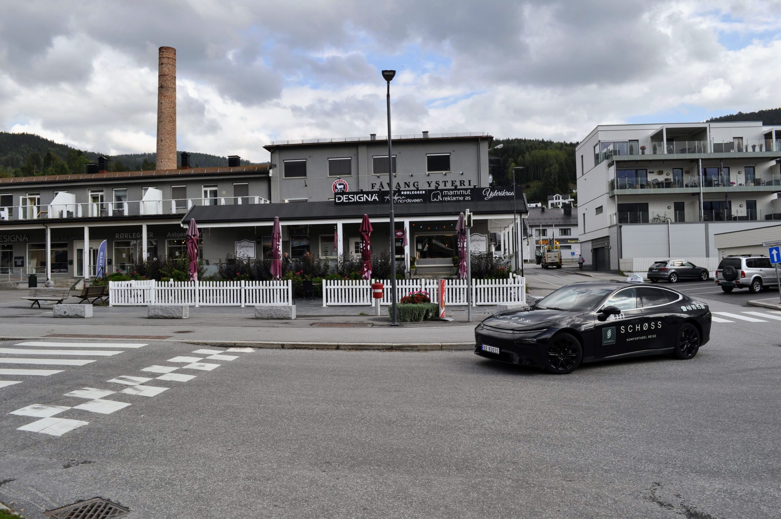 Taxi kjører i Fåvang Sentrum.